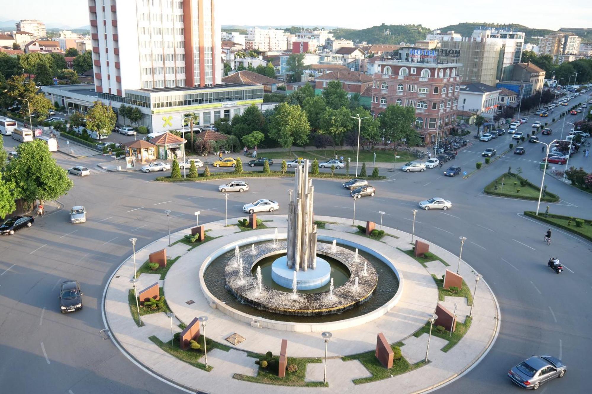 Stay-Five Rooms & Apartments Shkoder Bagian luar foto