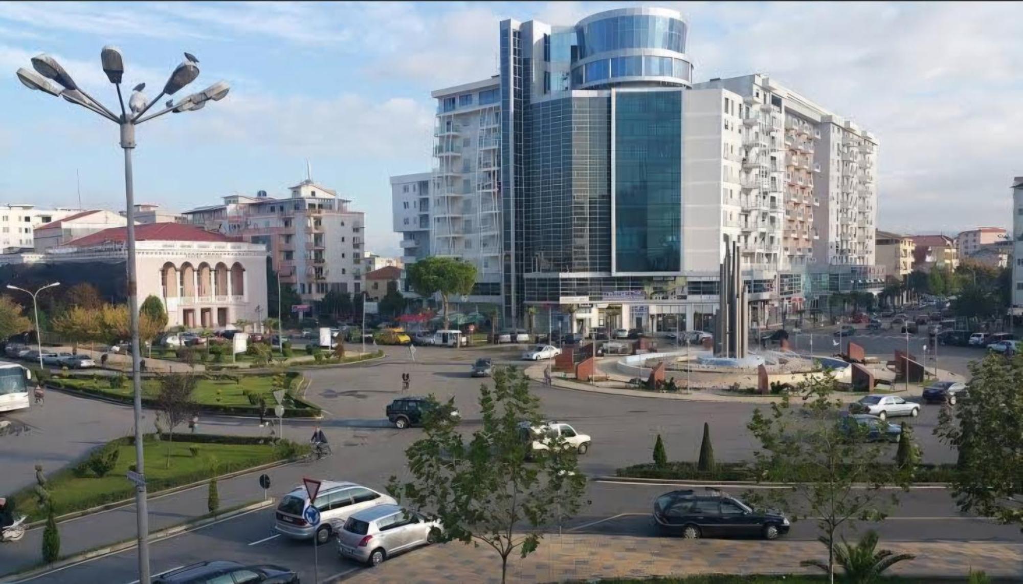 Stay-Five Rooms & Apartments Shkoder Bagian luar foto