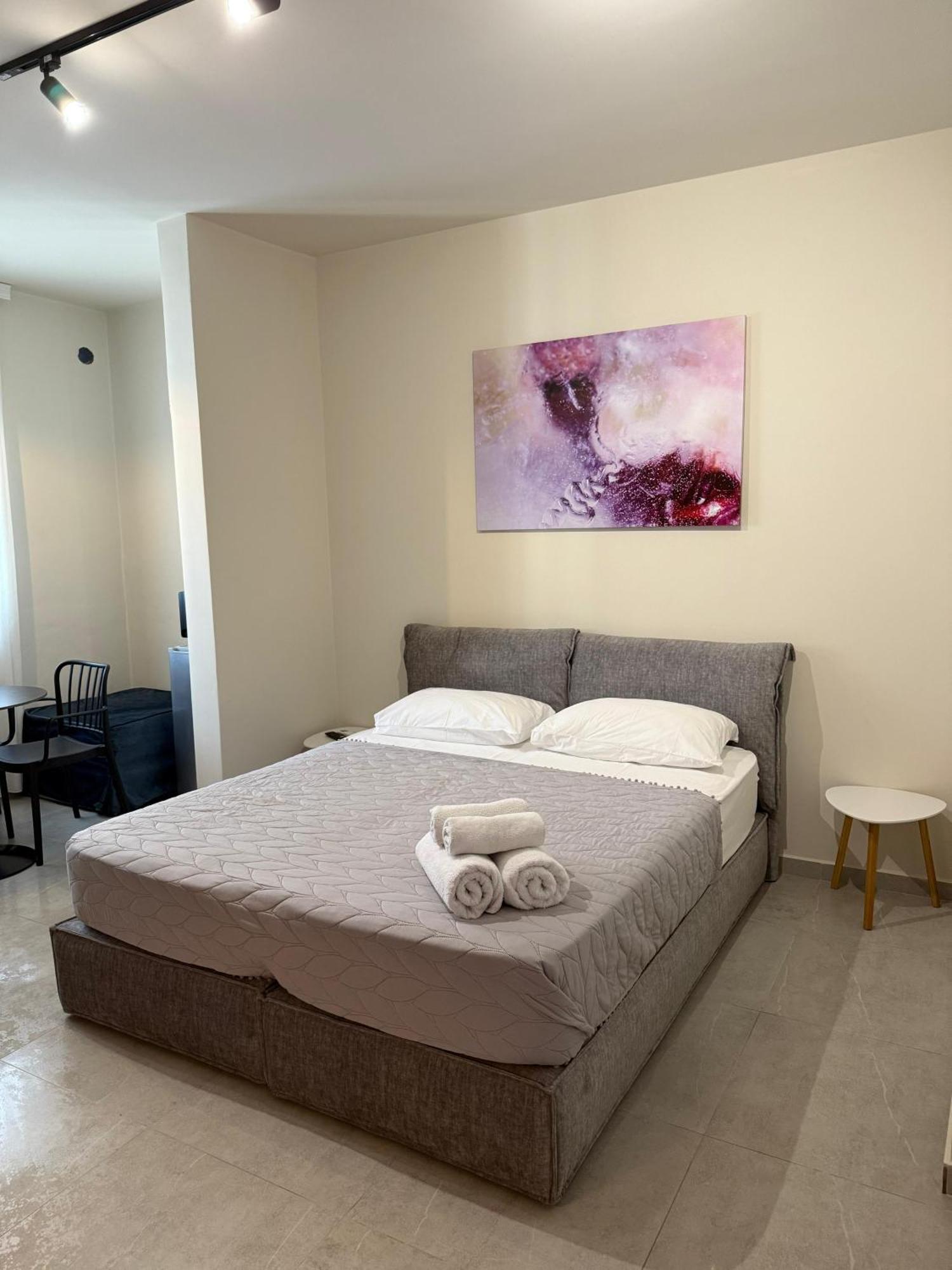 Stay-Five Rooms & Apartments Shkoder Bagian luar foto