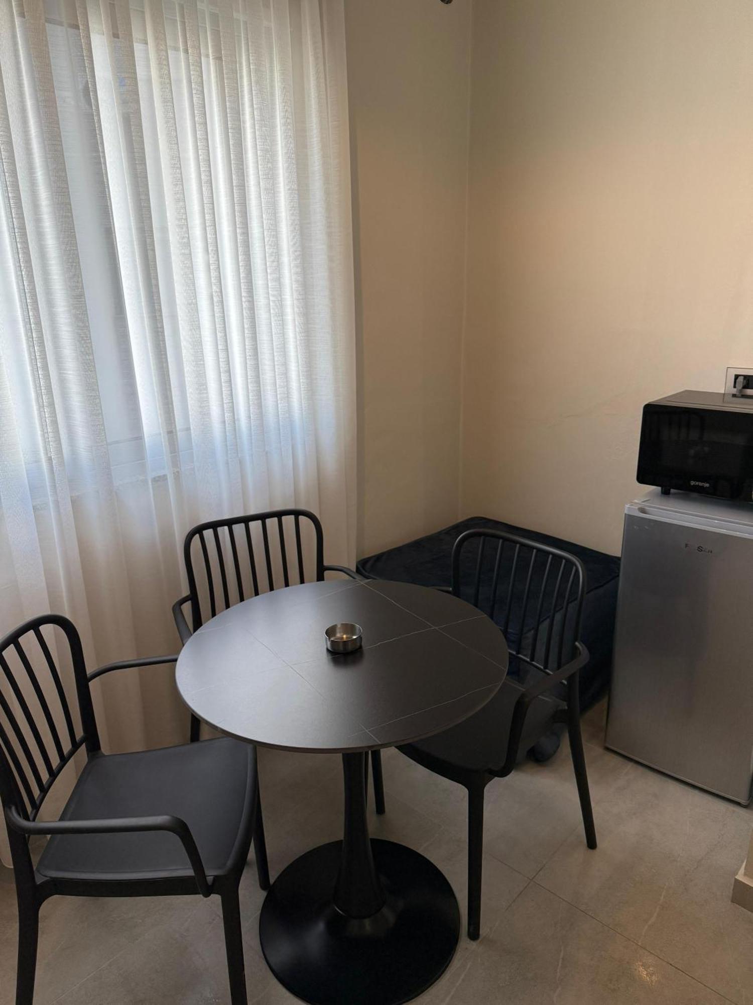 Stay-Five Rooms & Apartments Shkoder Bagian luar foto